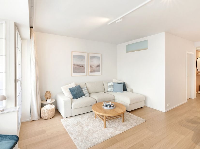 Cet appartement prêt à emménager, situé à quelques pas de la Lippenslaan, offre une excellente expérience de vie. Le hall d&#039;entrée est équipé d&#039;un ves