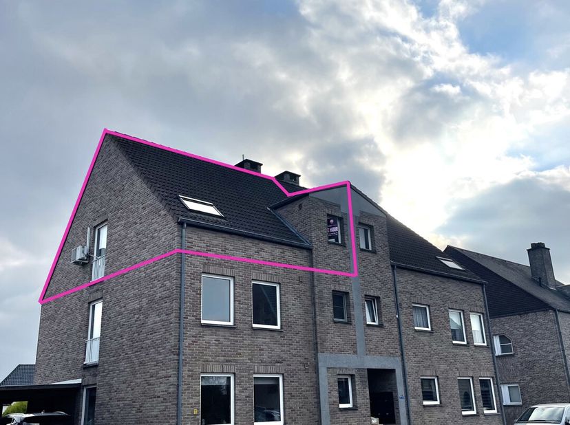 Op zoek naar een comfortabel en ruim appartement met alle voorzieningen binnen handbereik? Ontdek dit instapklare duplex-appartement, gelegen op Konin