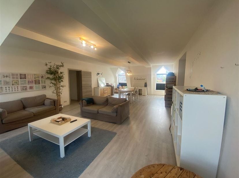 Charmant appartement situé au premier étage (sans ascenseur) d&#039;une petite résidence, dans le secteur calme de Mourcourt. &lt;br /&gt;
Il se compose d&#039;une be