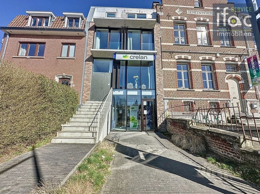Maison moderne avec 4 grandes chambres, jardin et espace (commercial) au rez-de-chaussée, située à Vossem, à proximité de St. Paul&#039;s Primary School et