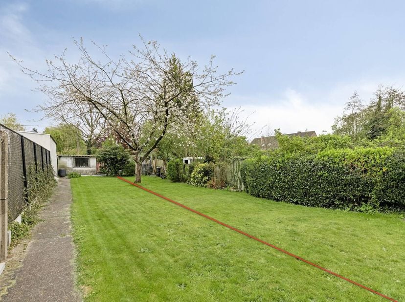 Te renoveren huis te koop in Kontich&lt;br /&gt;
indeling:&lt;br /&gt;
gelijkvloers:&lt;br /&gt;
- hal&lt;br /&gt;
- voorkamer (ca. 20m²)&lt;br /&gt;
- woonkamer&lt;br /&gt;
- keuken&lt;br