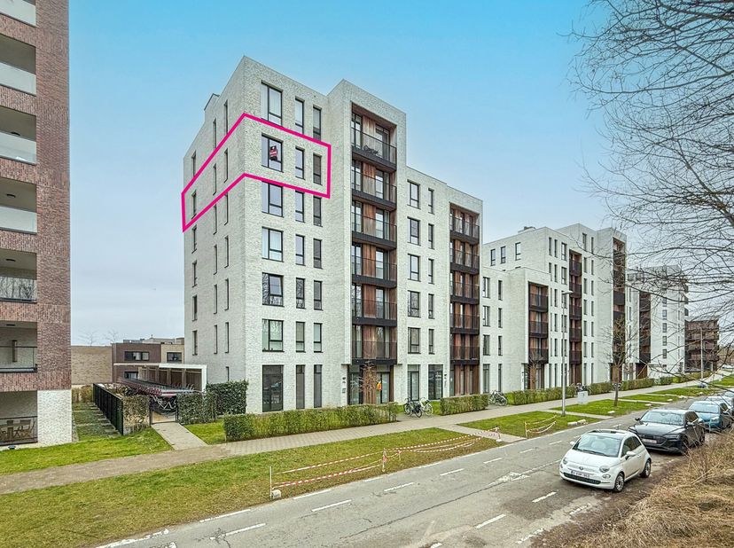 Dit prachtige appartement is gelegen aan de Hendrik Van Veldekensingel 35b Bus 5.02 in Hasselt. Dankzij de gunstige ligging naast het station en dicht