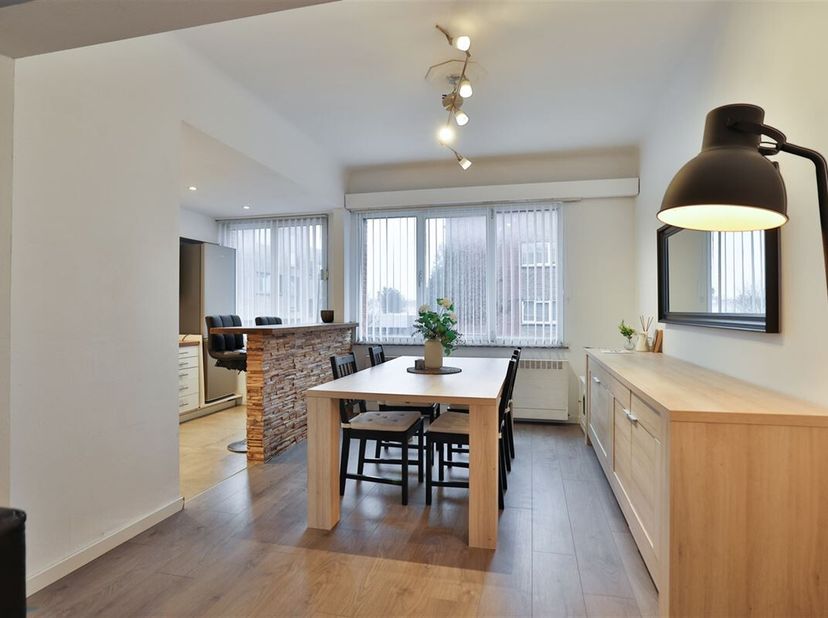 Nous vous proposons cet appartement de démarrage d&#039;une chambre à coucher, prêt à être emménagé et confortable, dans un petit immeuble avec de faibles