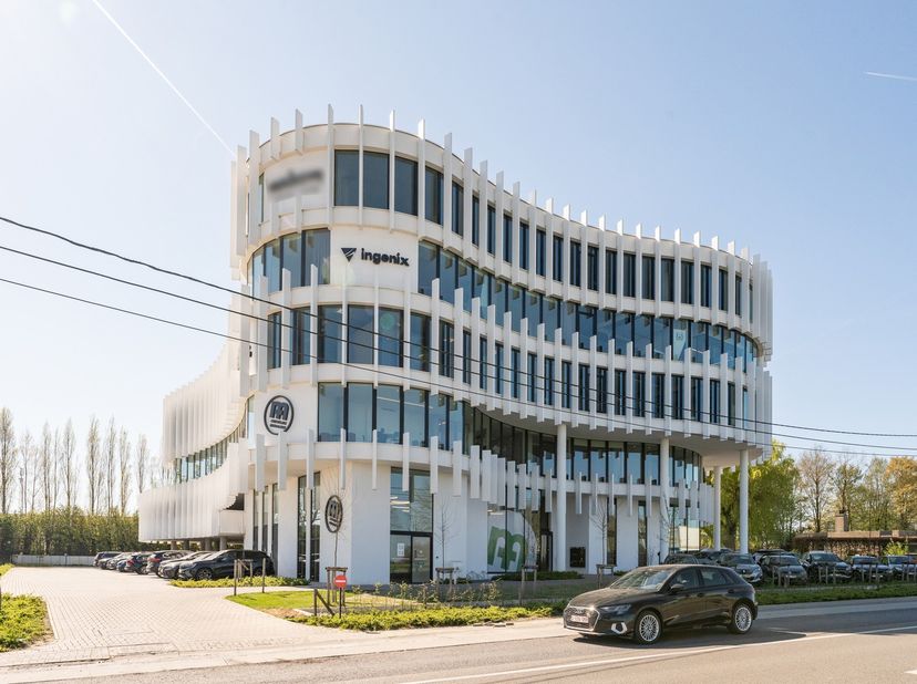 Kantoorruimte in Office One, de eye-catcher te Tielt op de invalsweg vanuit Aalter. &lt;br /&gt;
Een opvallend sprekende architectuur en uitstekende visibil