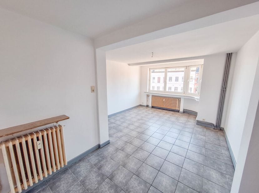Informations et visites uniquement au 0491/91.92.32Bel appartement 2 chambres situé à proximité de nombreuses facilités. Ce bien situé au 2ème étage (