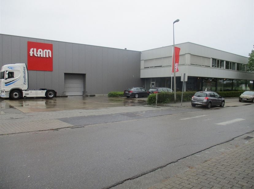 Bien professionnel à louer
                    à 3800 Sint-Truiden