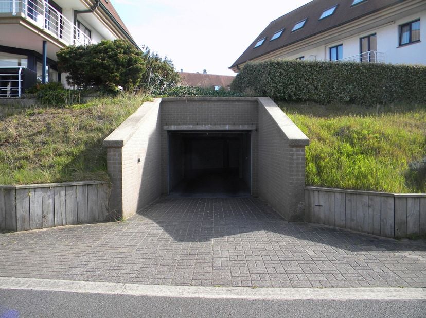 Oostduinkerke : gesloten garagebox te huur in res. Bali (6m/4,41m)