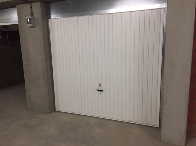 Deze recente ondergrondse garages zijn te bereiken via de Alfons Wybolaan ter hoogte van nummer 30-34. &lt;br /&gt;
&lt;br /&gt;
Deze garages zijn ideaal voor het