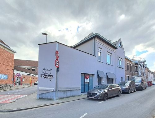                                         Bien commercial avec habitation à louer à Zwevegem, € 1.700
