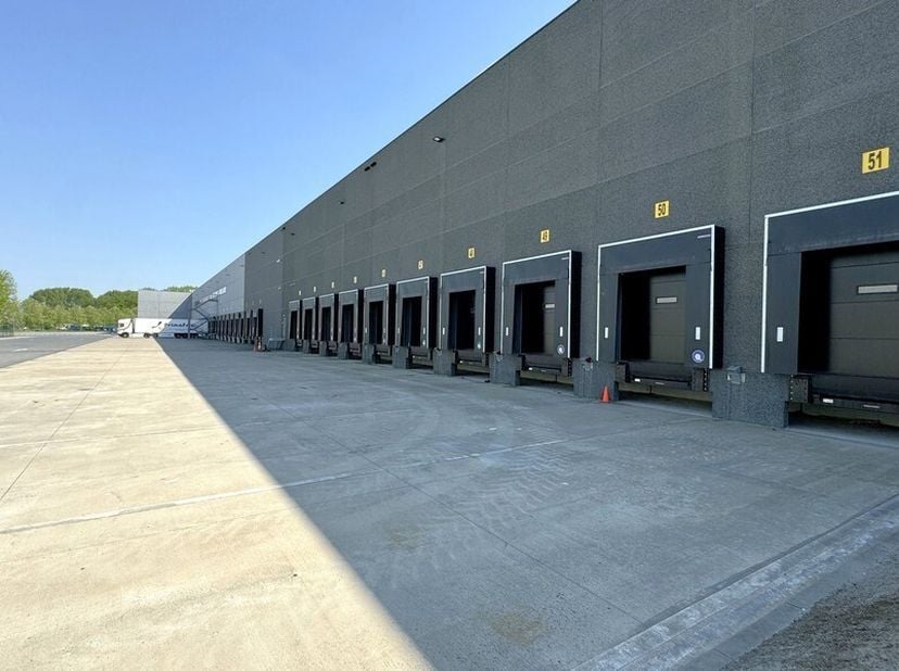 9255m² d&#039;espace de stockage&lt;br /&gt;
Emplacement : à proximité de l&#039;A12 et du terminal à conteneurs de Willebroek ; E19 à 8,8km ; arrêt de bus à distance