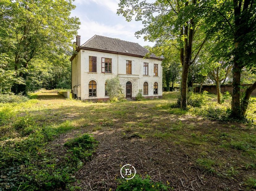 Êtes-vous à la recherche d&#039;un projet de rénovation? La maison de campagne Withof à Assebroek offre la combinaison parfaite de charme historique et de