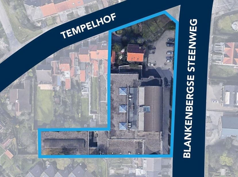 Knap architecturaal kantoorgebouw (oude kartonfabriek) met op de gelijkvloerse verdieping drie handelsruimtes (+/- totaal 600 m²) (waarvan er 2 verhuu