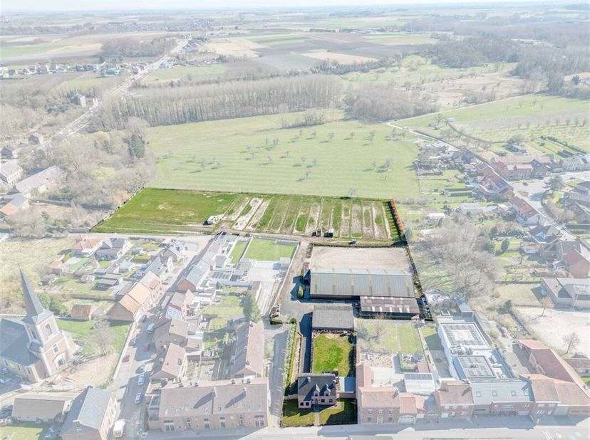 Vous êtes à la recherche d&#039;une propriété avec de l&#039;espace et de vastes installations pour les chevaux ? Cette propriété située dans la région rurale d
