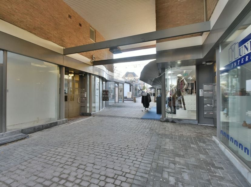 Bien professionnel à vendre
                    à 3620 Lanaken