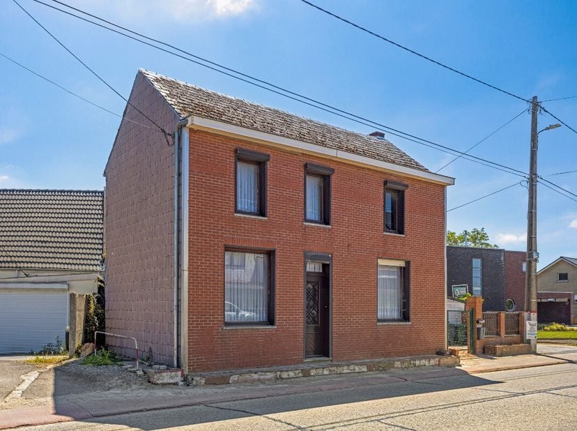 Assent: renovatie- of investeringspand te koop Ben je op zoek naar een project met potentieel? Deze te renoveren of af te breken woning is gelegen in