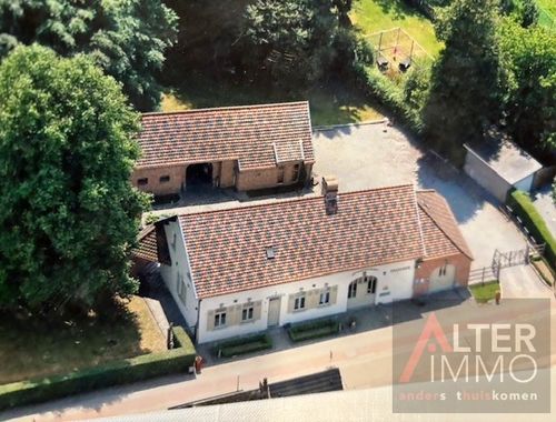                                        Bien commercial avec habitation à louer à Beverlo, € 3.200
