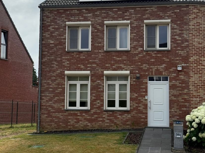 Zeer verzorgde en goed gelegen gezinswoning te huur met 4 slaapkamers en tuin nabij het centrum van Tielt-Winge.&lt;br /&gt;
Deze woning heeft een A label e