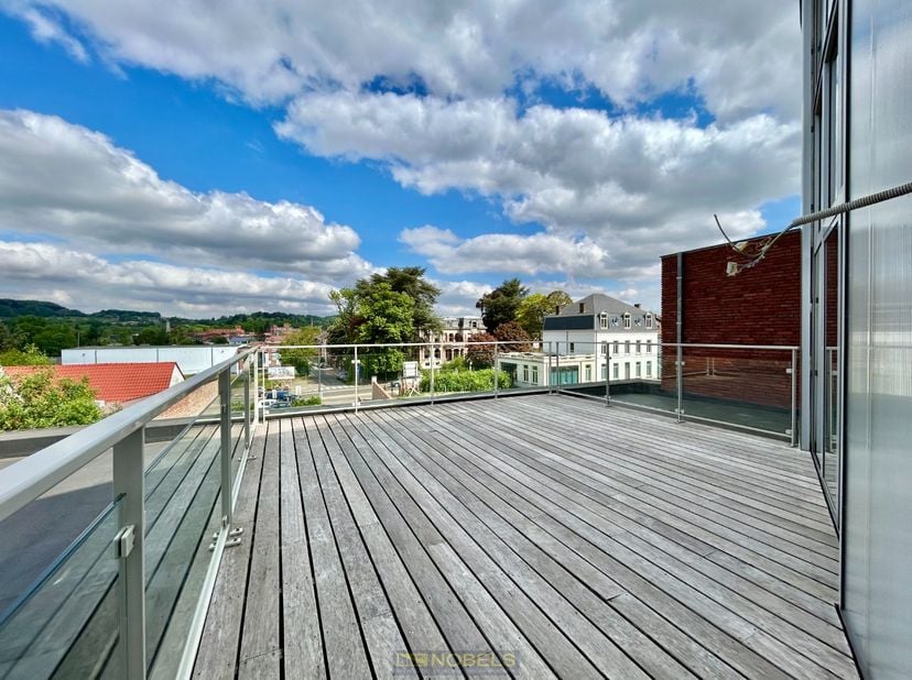 À louer, penthouse exclusif avec terrasse et emplacement de parking à Renaix&lt;br /&gt;
Ce PENTHOUSE MODERNE ET ÉCONOME EN ÉNERGIE offre une expérience de