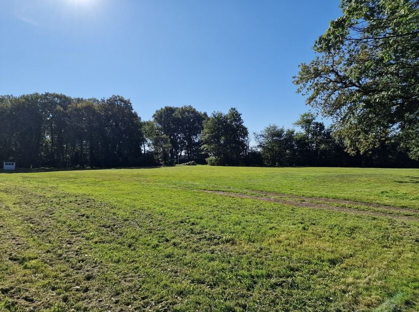 Voor meer info, bel Benny 0475 25 01 72&lt;br /&gt;
&lt;br /&gt;
Bouwgrond bestemd voor open bebouwing met een oppervlakte van circa 1.258 m² in een groene omgevi