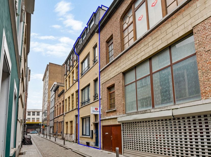 Actuellement loué à 3 550 euro/mois soit 42 600 euro par an. Cela se traduit par un rendement dau moins 9,40 %.&lt;br /&gt;
Le bâtiment est considéré comme