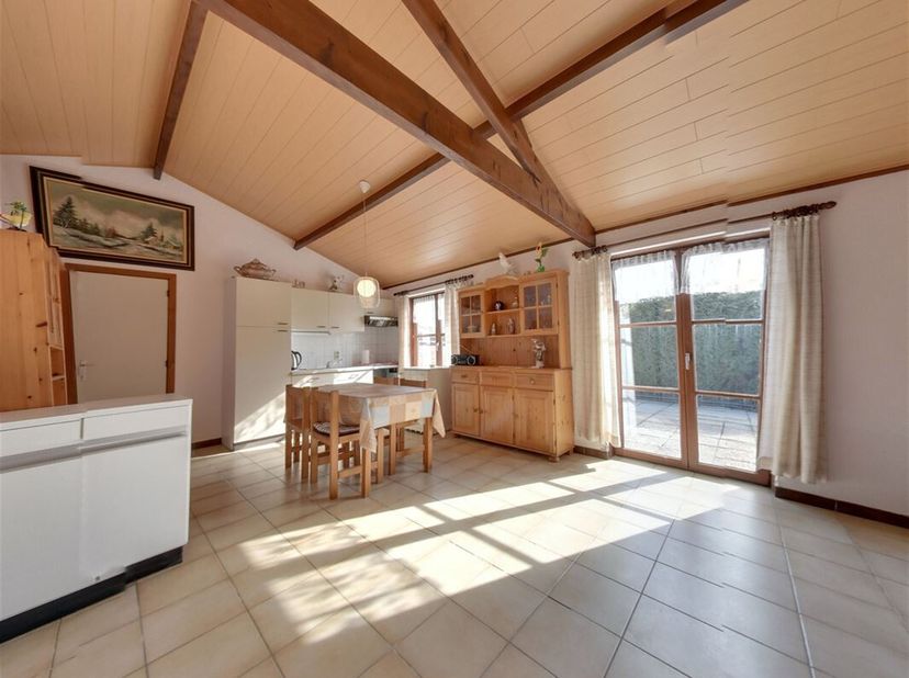 Passez de merveilleuses vacances dans ce charmant cottage situé à Duinenweg 493 à Middelkerke ! Avec deux chambres douillettes et une terrasse orienté
