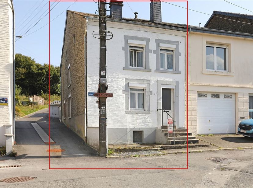Maison 3 façades sur un terrain de 132 m², située dans le village de Corbion, commune de Bouillon-sur-Semois.&lt;br /&gt;
Le rez-de-chaussée se compose d&#039;un