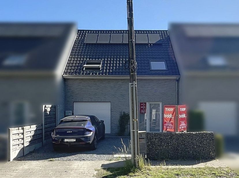 GUNSTIG GELEGEN WONING MET TUIN &lt;br /&gt;
 &lt;br /&gt;
Recente woning in rustige omgeving.  &lt;br /&gt;
Indeling gelijkvloers:  &lt;br /&gt;
Je wordt verwelkomd in een r