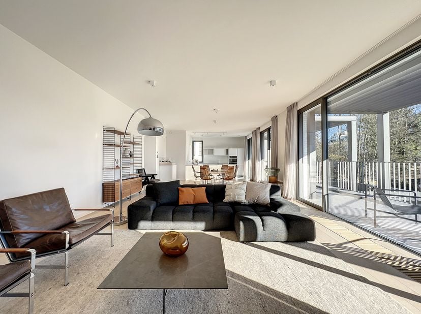 Quartier de l&#039;Observatoire - découvrez ce superbe penthouse conçu par l&#039;architecte Marc Corbiau. Il se compose de grande réception de ±70 m², cuisine