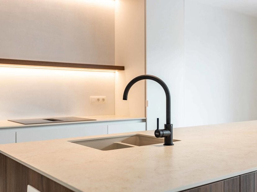 ALTRO VASTGOED VERKOOPT!&lt;br /&gt;
Welkom in deze moderne nieuwbouwwoning, ideaal gelegen in het charmante Machelen-aan-de-Leie. Deze ruime woning op een