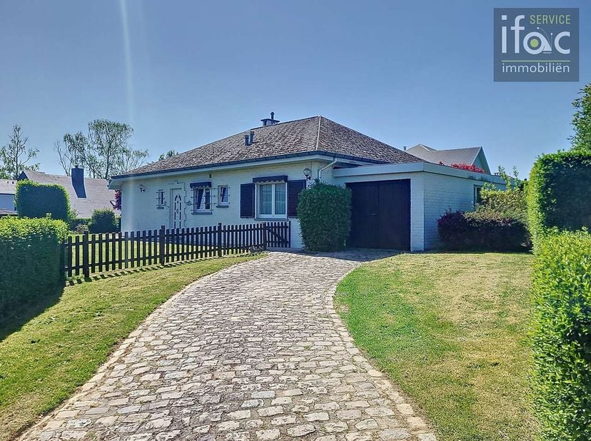 Bungalow très calme et central (4 façades) avec 3 chambres à coucher, situé sur un beau terrain de 6 ares 85 ca, dans le quartier prisé de l’Afrikawij