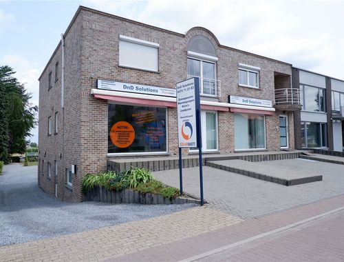                                         Bâtiment commercial à louer à Sint-Truiden, € 930
