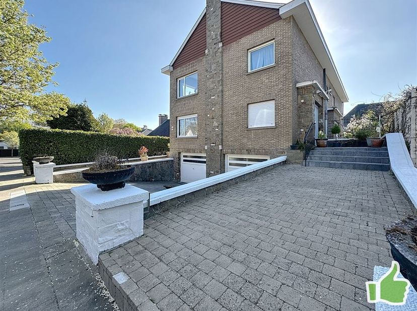 Appartement dans un secteur calme et recherché avec 2 chambres et garage.&lt;br /&gt;
Situé dans un clos résidentiel avec entrée privative, pas de parties c