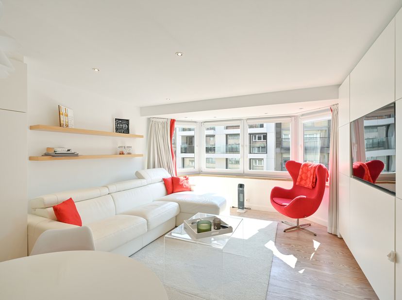 Zonnig en mooi appartement met 1 slaapkamer, gunstig gelegen op 500meter van de Zeedijk-Albertstrand en de winkelstraten van Knokke.&lt;br /&gt;
Deze pied-à