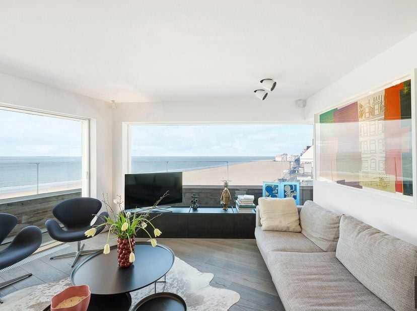 Appartement dangle exclusif avec vue panoramique sur la mer  Duinbergen.&lt;br /&gt;
Situé le long de la prestigieuse Digue à Duinbergen, cet appartement da