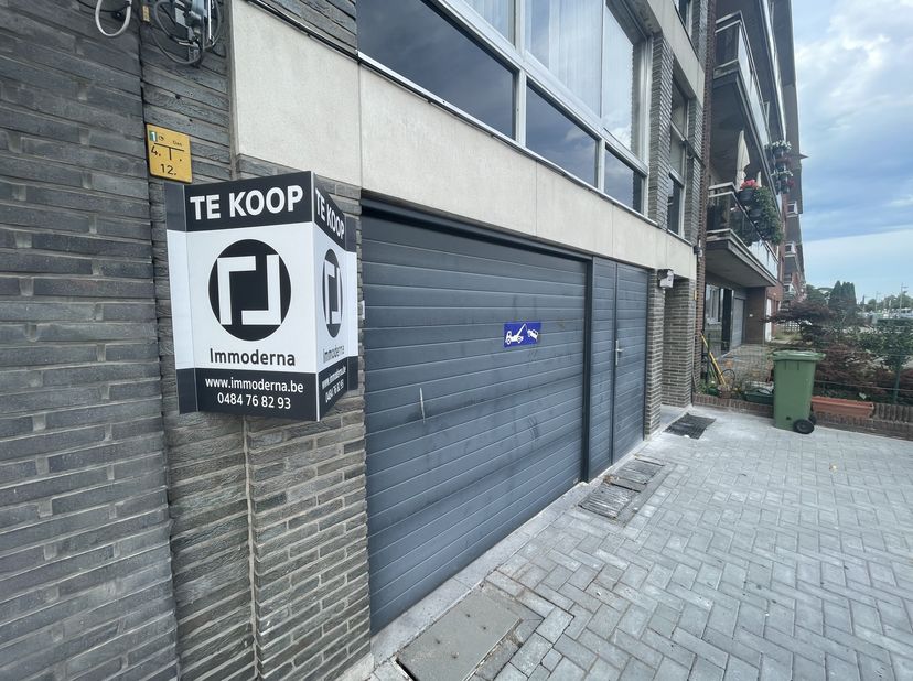 Garage à vendre
                    à 2100 Deurne