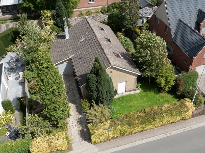 Dit pand biedt een uitstekende basis voor wie graag een woning naar eigen smaak wil renoveren tot een hedendaagse gezinswoning. &lt;br /&gt;
&lt;br /&gt;
Gelegen