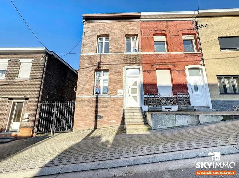 Cette magnifique maison, située à SAINT-NICOLAS, vous est proposée par l&#039;agence SKYIMMO. Ce bien est composé comme suit :&lt;br /&gt;
RDC : Hall d&#039;entrée (5