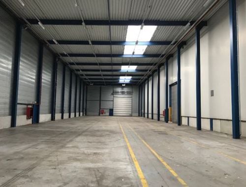                                         Bâtiment d’entreprise à louer à Frameries, € 3.400
