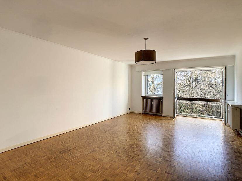 Uccle - Observatoire - Appartement de 2 chambres dans un quartier calme et verdoyant. L&#039;appartement comprend un hall d&#039;entrée, un salon spacieux avec