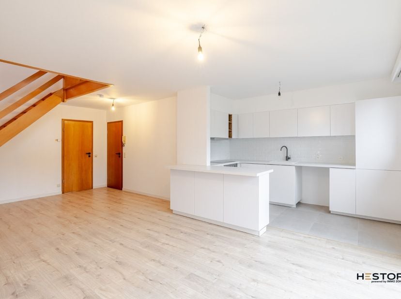 BEZOEKMOMENT op woensdag 21 mei tussen 16u30en 18u30 (enkel op afspraak)&lt;br /&gt;
Ben je op zoek naar een lichtrijk duplexappartement, op een centrale li