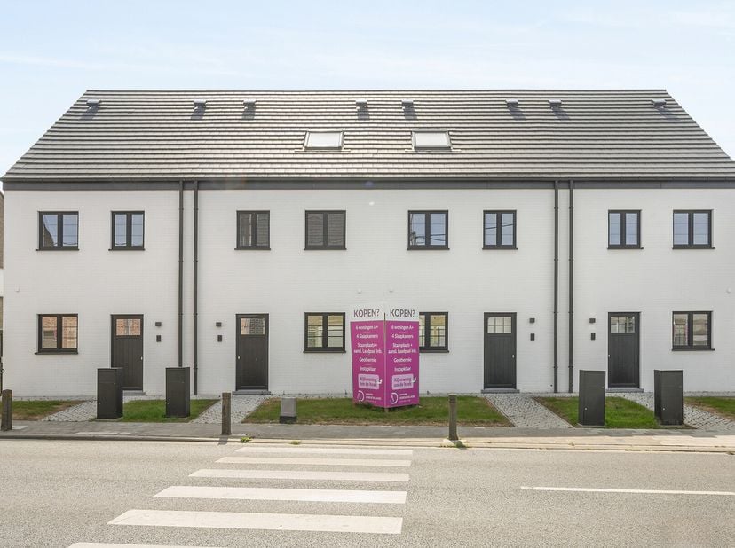 Deze woningen zijn gelegen op een steenworp van het centrum van Staden en beschikken over eigen privatieve parkeerplaatsen.&lt;br /&gt;
De woningen zijn lic