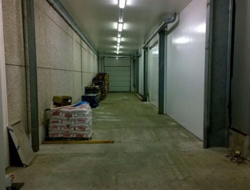                                         Magazijn met bureel te huur in Beveren-Leie, € 310
