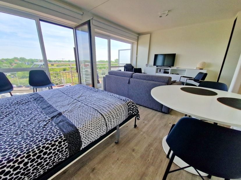 Instapklare Studio op Zonnekant, Dicht bij Strand en Zee&lt;br /&gt;
Deze studio, gelegen op de zesde verdieping, biedt het volgende:&lt;br /&gt;
&lt;br /&gt;
	-Inkomha