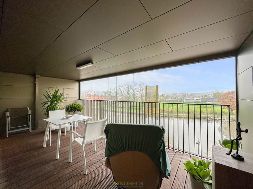 Vlieg mee naar en in deze unieke eigendom: https://www.youtube.com/watch?v=zcxCuivSMMM&lt;br /&gt;
&lt;br /&gt;
Exclusief, hedendaags appartement op de vierde ver