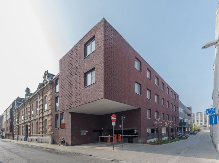 Centraal gelegen ondergrondse garagebox op verdieping -2 in de Residentie Cartijnenveld. Toegang via Dagoberstraat en deze box beschikt over een afslu