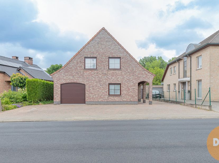 EERSTE BEZOEKMOMENT VANAF ZATERDAG 21 JUNI 10u (OP AFSPRAAK)&lt;br /&gt;
DENDERHOUTEM - SOLIDE WONING MET 3 SLAAPKAMERS EN 2 GARAGES&lt;br /&gt;
Deze woning is ce