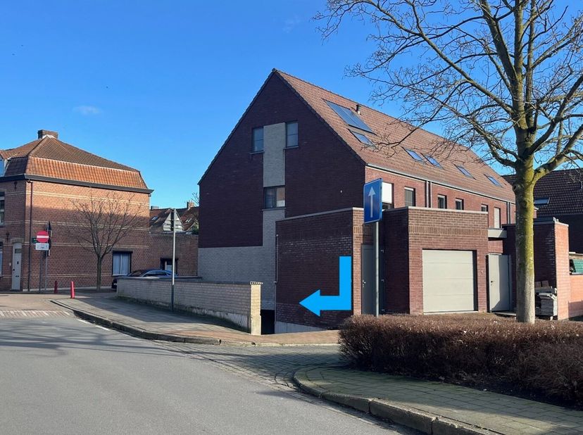 ASSEBROEK - Ondergrondse GARAGEBOX (incl. 2 fietsenbergingen). Deze garage wordt u aangeboden met een startprijs. Een AANTREKKELIJK AANBOD/INVESTERING