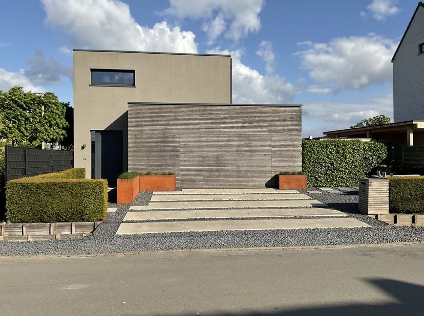 GEEN IMMO!&lt;br /&gt;
Deze moderne woning is gelegen in het idyllische Ten Ede (Wetteren), nabij Heusden, Laarne en de invalswegen R4 - E17 en E40, op 15km