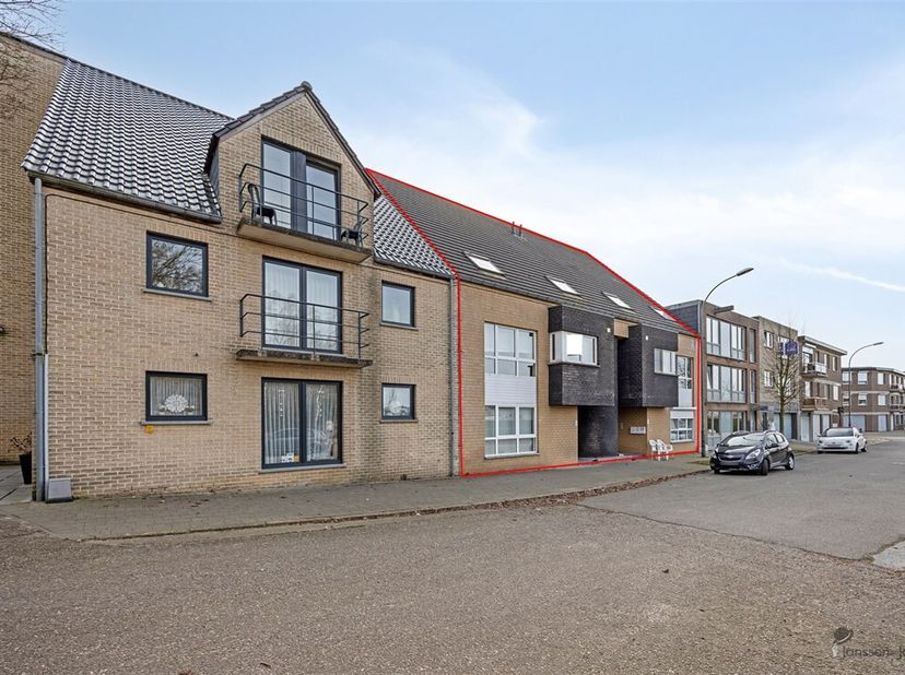 Grand appartement en duplex au coeur de Tessenderlo&lt;br /&gt;
Situé dans le centre de Tessenderlo, ce spacieux appartement en duplex offre une combinaison