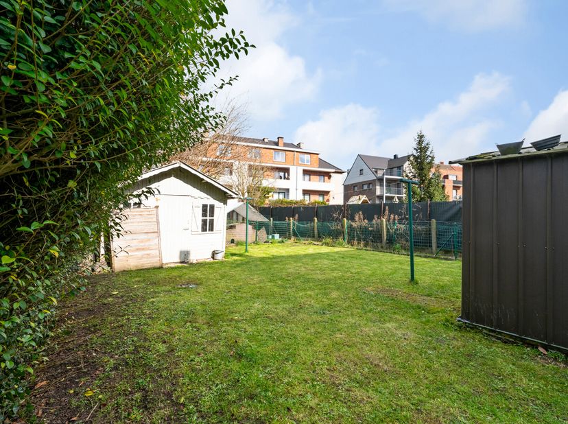 Een ruim appartement vlakbij het centrum en winkels in Zelzate op een bijzonder rustige locatie. Bovendien geniet u van een lichtrijke tuin om tijdens